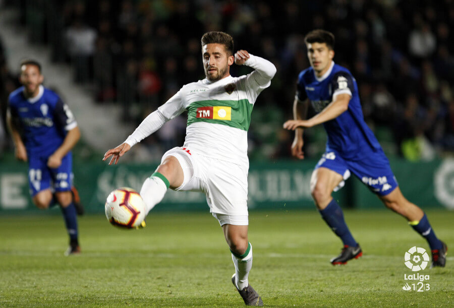 El futbolista Nacho Gil durante un partido entre Elche y Córdoba / LFP